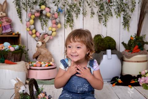 ensaio de páscoa em brasilia leticia franco fotografia df lago sul jardim botanico candy colors coelhos orelha de coelho baby book primeiro ano milestones maya com dedinho no queixo'