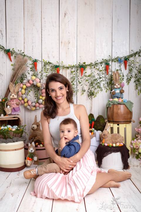 ensaio de páscoa em brasilia leticia franco fotografia df lago sul jardim botanico candy colors coelhos orelha de coelho baby book primeiro ano milestones caio com a mamãe e dedinho na boca'