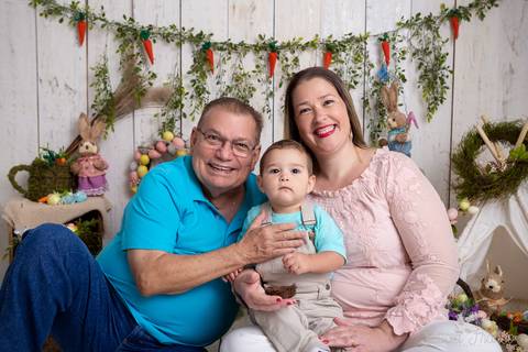 ensaio de páscoa em brasilia leticia franco fotografia df lago sul jardim botanico candy colors coelhos orelha de coelho baby book primeiro ano milestones nicolas com papai e a mamãe '