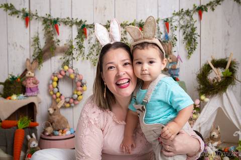 ensaio de páscoa em brasilia leticia franco fotografia df lago sul jardim botanico candy colors coelhos orelha de coelho baby book primeiro ano milestones nicolas com a mamãe de orelhinha'