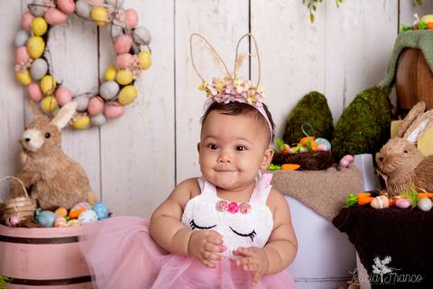 ensaio de páscoa em brasilia leticia franco fotografia df lago sul jardim botanico candy colors coelhos orelha de coelho fernando sorrindo com macacão cinza acompanhamento bebe baby book primeiro ano milestones bianca saia de tutu'