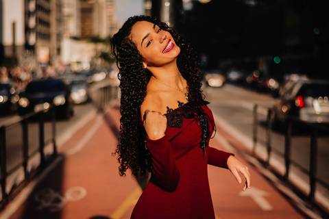 linda debutante de vermelho av paulista'