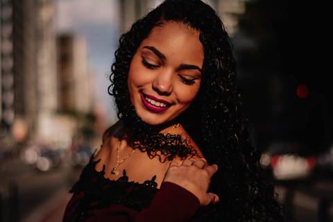 ensaio 15 anos debutante sorridente'