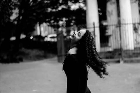 debutante ensaio fotográfico foto preto e branco em movimento'