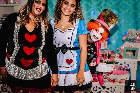 debutante com os pais em foto vesperas do baile'