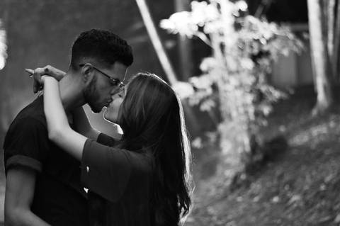 beijo noivos romantico pré casamento'