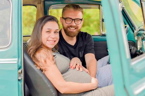 Ensaio gestante no fusquinha em São Paulo, ensaio de grávida, ensaio em familia, fotógrafo de família em são paulo'