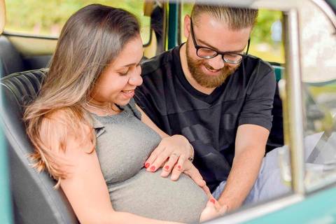 Ensaio gestante no fusquinha em São Paulo, ensaio de grávida, ensaio em familia, fotógrafo de família em são paulo'