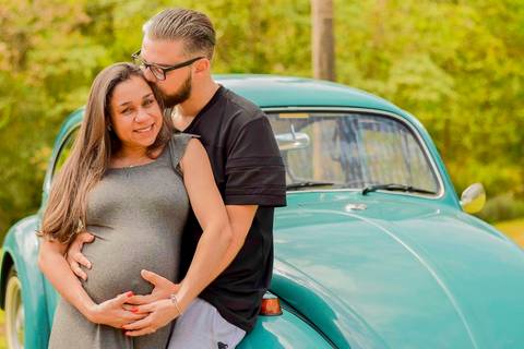 Ensaio gestante no fusquinha em São Paulo, ensaio de grávida, ensaio em familia, fotógrafo de família em são paulo'