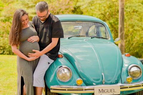 Ensaio gestante no fusquinha em São Paulo, ensaio de grávida, ensaio em familia, fotógrafo de família em são paulo'