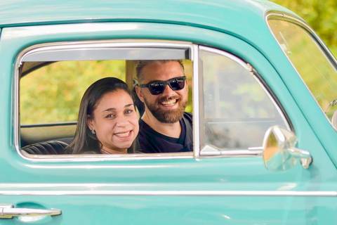 Ensaio gestante no fusquinha em São Paulo, ensaio de grávida, ensaio em familia, fotógrafo de família em são paulo'