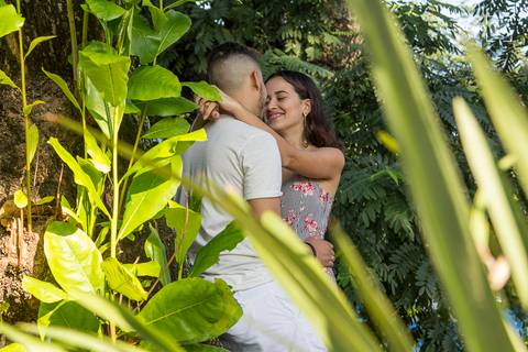 Casal se aproximando'