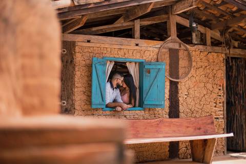 Inspiração e ideias criativas ensaio fotográfico pré casamento pré wedding de casal em São Roque - SP'