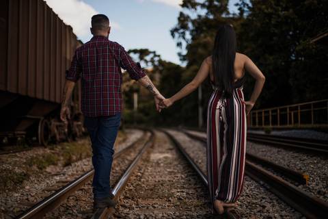 Inspiração e ideias criativas ensaio fotográfico pré casamento pré wedding de casal em São Roque - SP'
