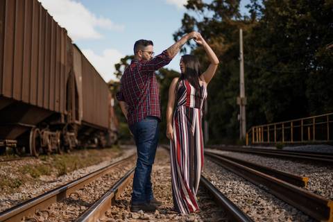 Inspiração e ideias criativas ensaio fotográfico pré casamento pré wedding de casal em São Roque - SP'