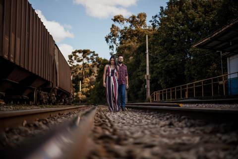 Inspiração e ideias criativas ensaio fotográfico pré casamento pré wedding de casal em São Roque - SP'