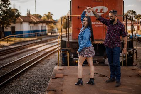 Inspiração e ideias criativas ensaio fotográfico pré casamento pré wedding de casal em São Roque - SP'