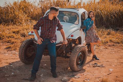 Inspiração e ideias criativas ensaio fotográfico pré casamento pré wedding de casal em São Roque - SP'