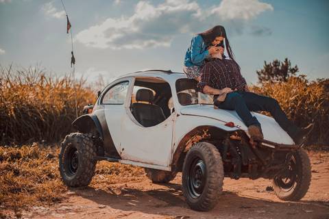 Inspiração e ideias criativas ensaio fotográfico pré casamento pré wedding de casal em São Roque - SP'