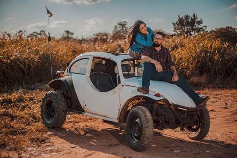 Inspiração e ideias criativas ensaio fotográfico pré casamento pré wedding de casal em São Roque - SP'