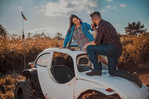 Inspiração e ideias criativas ensaio fotográfico pré casamento pré wedding de casal em São Roque - SP'