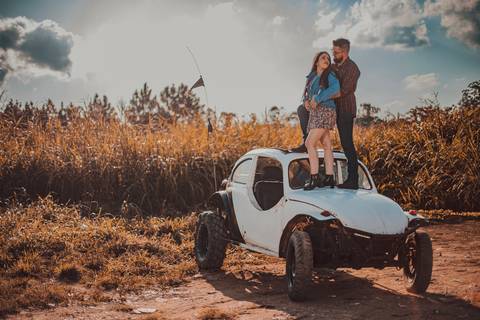 Inspiração e ideias criativas ensaio fotográfico pré casamento pré wedding de casal em São Roque - SP'