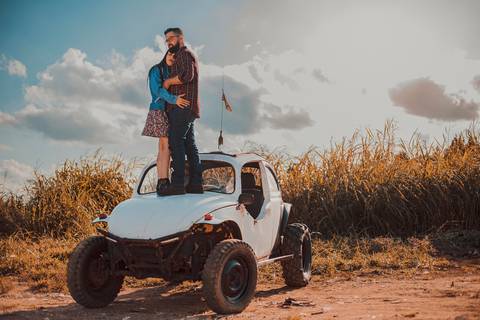 Inspiração e ideias criativas ensaio fotográfico pré casamento pré wedding de casal em São Roque - SP'