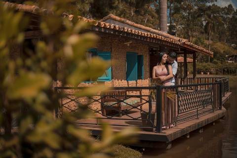 Inspiração e ideias criativas ensaio fotográfico pré casamento pré wedding de casal em São Roque - SP'