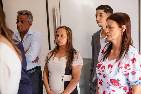 Inspirações e criatividade de fotos de casamento no civil com familiares na cidade de Barueri - São Paulo'