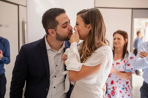 Inspirações e criatividade de fotos de casamento no civil com familiares na cidade de Barueri - São Paulo'