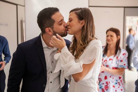 Inspirações e criatividade de fotos de casamento no civil com familiares na cidade de Barueri - São Paulo'