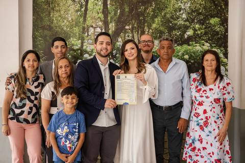 Inspirações e criatividade de fotos de casamento no civil com familiares na cidade de Barueri - São Paulo'