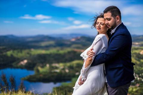 As melhores Inspiração criativas de fotos para ensaio Pré Wedding de casal, após casamento no civil no Morro do Capuava - Pirapora do Bom Jesus'
