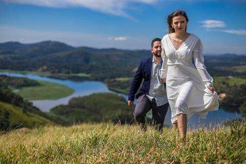 As melhores Inspiração criativas de fotos para ensaio Pré Wedding de casal, após casamento no civil no Morro do Capuava - Pirapora do Bom Jesus'