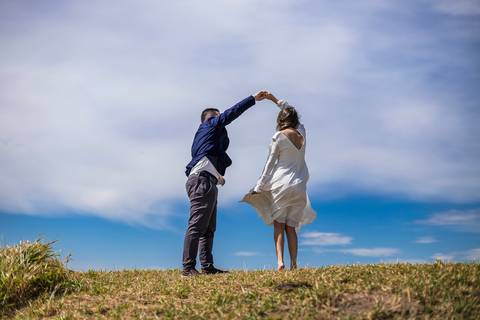 As melhores Inspiração criativas de fotos para ensaio Pré Wedding de casal, após casamento no civil no Morro do Capuava - Pirapora do Bom Jesus'