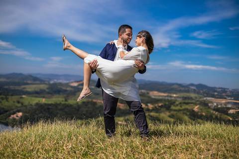 As melhores Inspiração criativas de fotos para ensaio Pré Wedding de casal, após casamento no civil no Morro do Capuava - Pirapora do Bom Jesus'