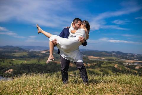 As melhores Inspiração criativas de fotos para ensaio Pré Wedding de casal, após casamento no civil no Morro do Capuava - Pirapora do Bom Jesus'