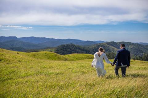 As melhores Inspiração criativas de fotos para ensaio Pré Wedding de casal, após casamento no civil no Morro do Capuava - Pirapora do Bom Jesus'