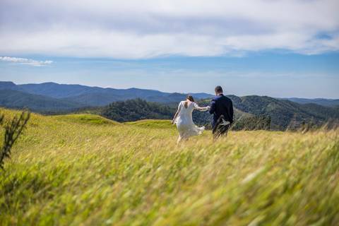 As melhores Inspiração criativas de fotos para ensaio Pré Wedding de casal, após casamento no civil no Morro do Capuava - Pirapora do Bom Jesus'