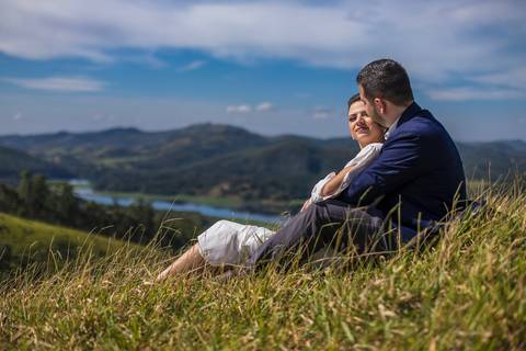 As melhores Inspiração criativas de fotos para ensaio Pré Wedding de casal, após casamento no civil no Morro do Capuava - Pirapora do Bom Jesus'