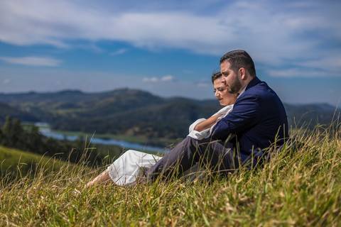 As melhores Inspiração criativas de fotos para ensaio Pré Wedding de casal, após casamento no civil no Morro do Capuava - Pirapora do Bom Jesus'