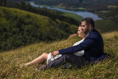 As melhores Inspiração criativas de fotos para ensaio Pré Wedding de casal, após casamento no civil no Morro do Capuava - Pirapora do Bom Jesus'