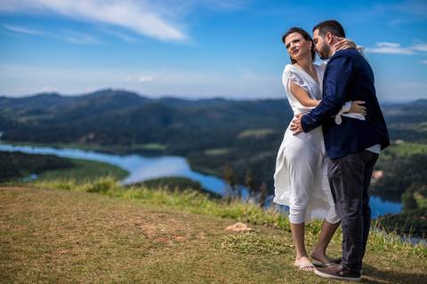As melhores Inspiração criativas de fotos para ensaio Pré Wedding de casal, após casamento no civil no Morro do Capuava - Pirapora do Bom Jesus'