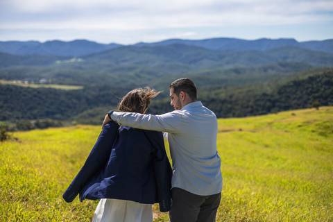 As melhores Inspiração criativas de fotos para ensaio Pré Wedding de casal, após casamento no civil no Morro do Capuava - Pirapora do Bom Jesus'