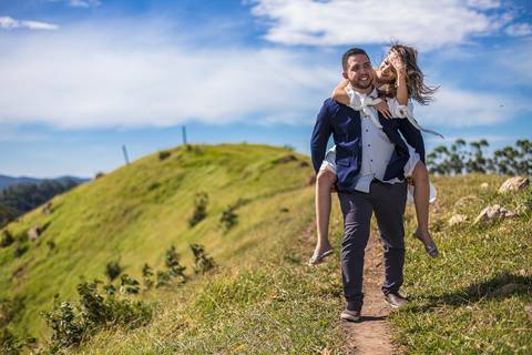 As melhores Inspiração criativas de fotos para ensaio Pré Wedding de casal, após casamento no civil no Morro do Capuava - Pirapora do Bom Jesus'