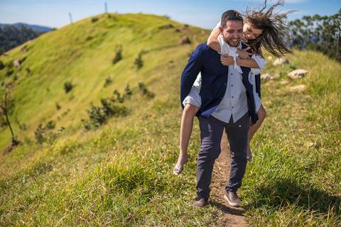 As melhores Inspiração criativas de fotos para ensaio Pré Wedding de casal, após casamento no civil no Morro do Capuava - Pirapora do Bom Jesus'