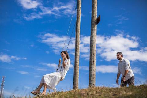 As melhores Inspiração criativas de fotos para ensaio Pré Wedding de casal, após casamento no civil no Morro do Capuava - Pirapora do Bom Jesus'