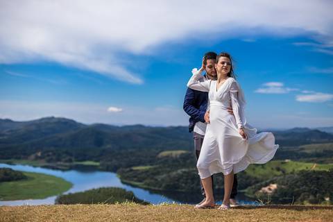 As melhores Inspiração criativas de fotos para ensaio Pré Wedding de casal, após casamento no civil no Morro do Capuava - Pirapora do Bom Jesus'