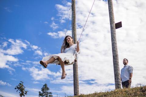 As melhores Inspiração criativas de fotos para ensaio Pré Wedding de casal, após casamento no civil no Morro do Capuava - Pirapora do Bom Jesus'