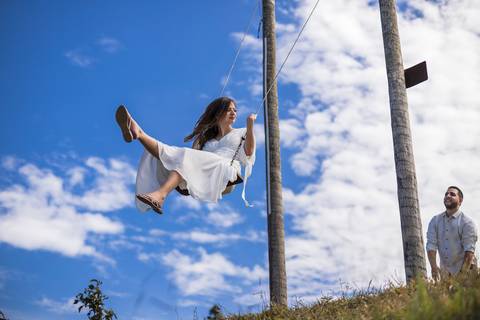 As melhores Inspiração criativas de fotos para ensaio Pré Wedding de casal, após casamento no civil no Morro do Capuava - Pirapora do Bom Jesus'